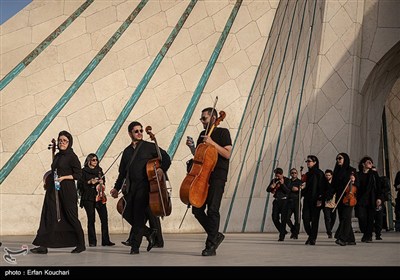 اجرای ارکستر سمفونیک تهران در میدان آزادی
