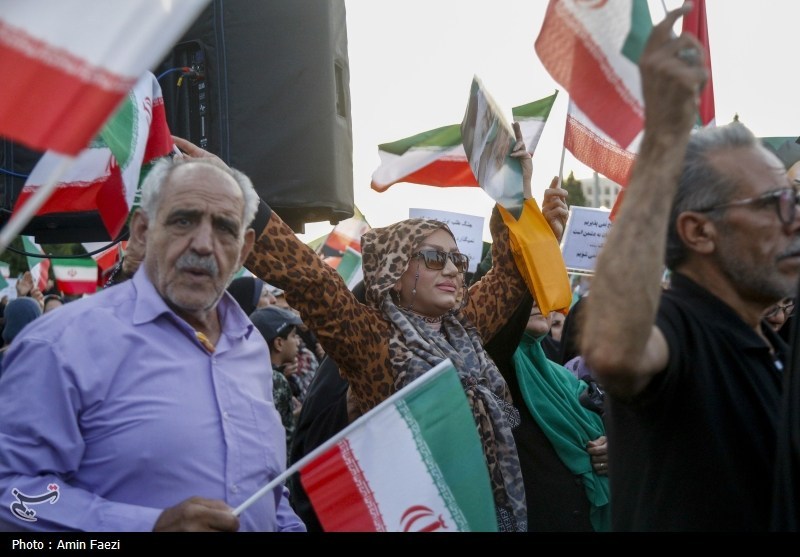 تجمع بشارت فتح در میدان شهداء شیراز- عکس صفحه استان تسنیم