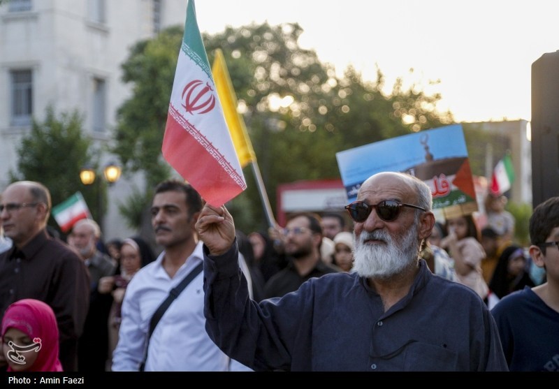 تجمع بشارت فتح در میدان شهداء شیراز- عکس صفحه استان تسنیم