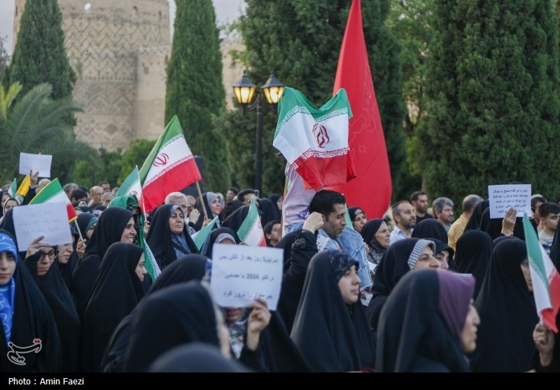 تجمع بشارت فتح در میدان شهداء شیراز- عکس صفحه استان تسنیم