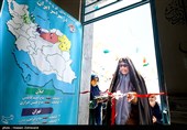 خواهر شهید همتی نامن در حال افتتاح یازدهمین کتابخانه گروه جهادی شهدا بنام مهدی همتی‌نامن است ، کتابخانه‌ای که نخستین فضای مطالعه برای ساکنان ۱۱ روستای فاقد کتابخانه روستای گرو از توابع بخش رودآب شهرستان سبزوار به شمار می‌رود.