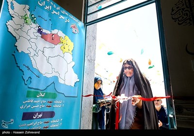 خواهر شهید همتی نامن در حال افتتاح یازدهمین کتابخانه گروه جهادی شهدا بنام مهدی همتی‌نامن است ، کتابخانه‌ای که نخستین فضای مطالعه برای ساکنان ۱۱ روستای فاقد کتابخانه روستای گرو از توابع بخش رودآب شهرستان سبزوار به شمار می‌رود.