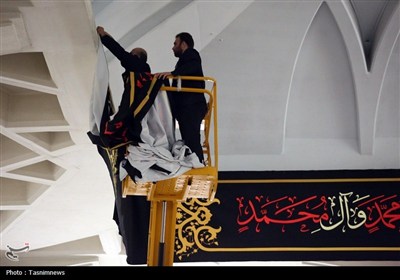 حرم حضرت معصومه(س) سیاهپوش عزای اباعبدالله(ع) شد