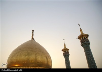 تعویض پرچم حرم مطهر حضرت معصومه (س)