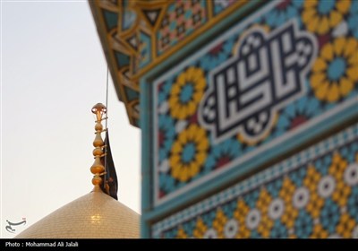 تعویض پرچم حرم مطهر حضرت معصومه (س)