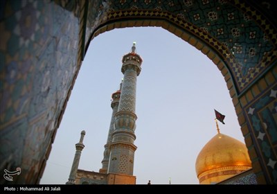 تعویض پرچم حرم مطهر حضرت معصومه (س)