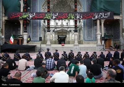 برافراشته شدن پرچم عزا بر گنبد حرم بانوی کرامت