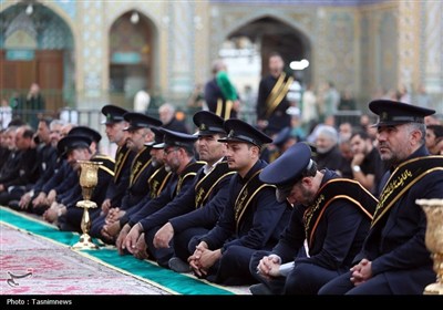برافراشته شدن پرچم عزا بر گنبد حرم بانوی کرامت