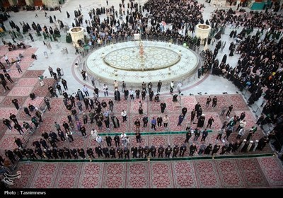 برافراشته شدن پرچم عزا بر گنبد حرم بانوی کرامت
