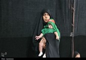 زمزمه لالاییهای عاشورایی با حضور گسترده مادران در ورامین + فیلم