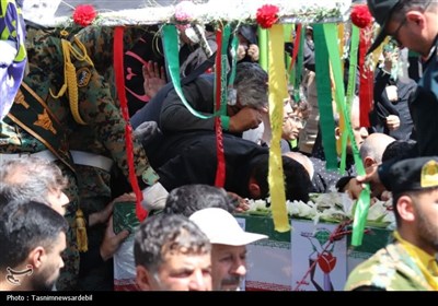 تشیع پرشور پیکر مطهر شهید مدافع وطن در اردبیل؛ سوگواره‌ای به رنگ عاشورا