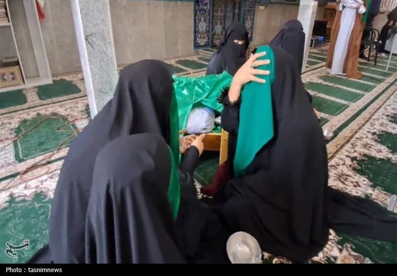 نمایش «لالایی خونین» در روستای تمنک به روی صحنه رفت