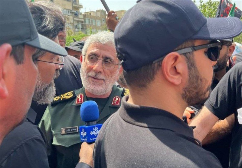الجنرال قاآنی یشارک فی مراسم تشییع شهداء الاقتدار الوطنی