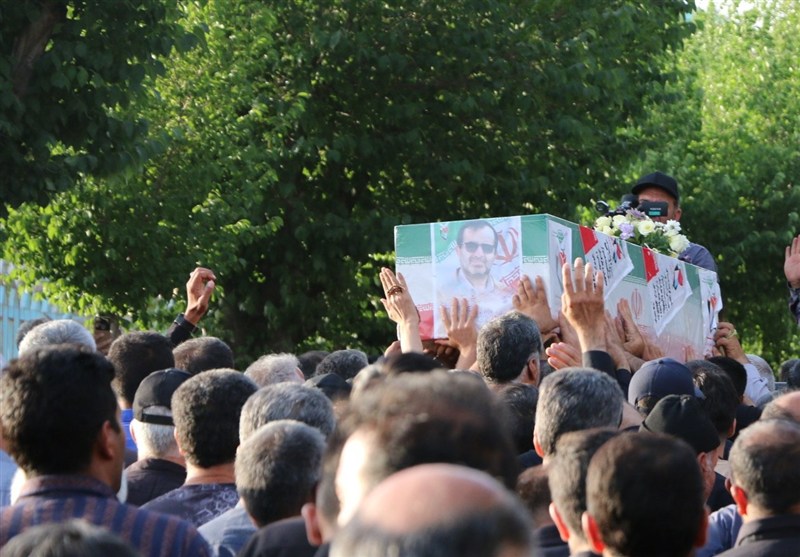 تشییع پیکر شهید «شیروانی» در بروجن؛ وداع مردم با فرزند فداکار وطن