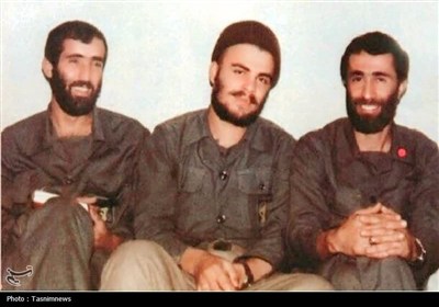 از راست سردار شهید علیرضا حاجی بابایی، سردار شهید حبیب الله مظاهری و سپهبد شهید علی شادمانی