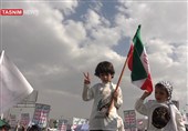 الیمنییون یبارکون انتصار الجمهوریة الإسلامیة ویؤکدون الثبات مع غزة حتى النصر بمسیرة ملیونیة