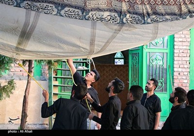 برپایی خیمه عزای امام حسین (ع) در ده زیار روستای تعزیه ایران