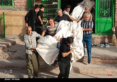 برپایی خیمه عزای امام حسین (ع) در ده زیار روستای تعزیه ایران