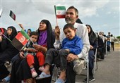 بدرقه کریمانه ایران برای بازگشت مهاجران افغانستانی/وقتی مهربانی مرز نمی‌شناسد+فیلم