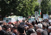 علیآبادکتول 2 فرزند شهیدش را در آغوش گرفت+تصاویر
