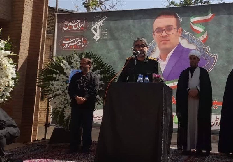 بدرقه پرشکوه یکی از شهدای حمله اسرائیل / پیکر شهید حامد یگانه در سلسله آرام گرفت 2