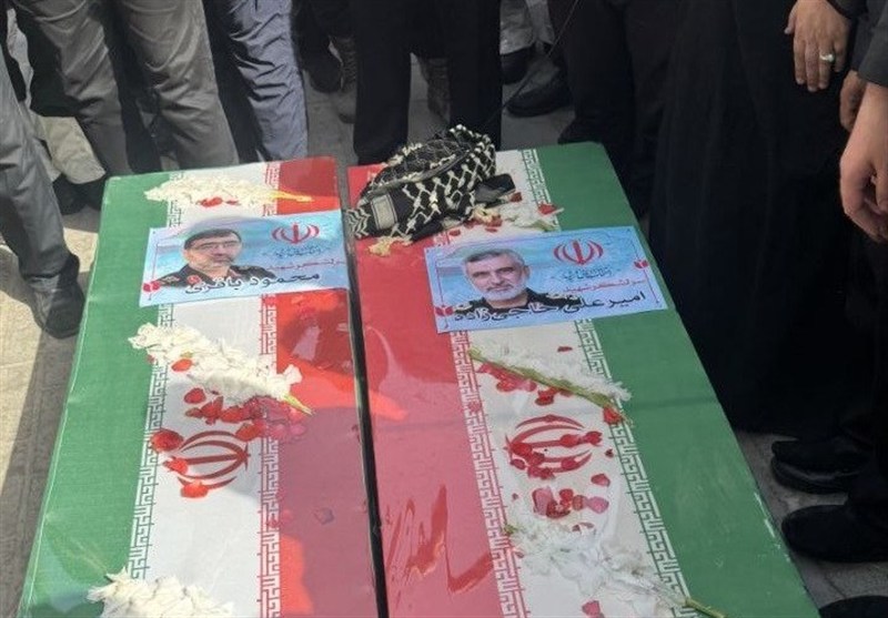 پیکر مطهر شهیدان حاجیزاده و باقری به خاک سپرده شد