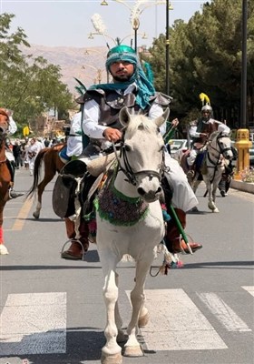 طنین‌انداز شدن نوای کاروان نینوا در خیابان‌های بیرجند