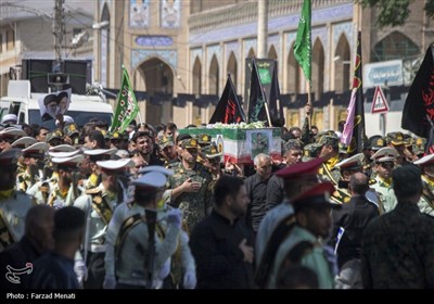 تشییع پیکر شهید مدافع وطن نیما ایزدی آرا در کرمانشاه