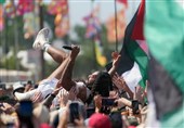 Artists at Glastonbury Denounce Israeli Crimes, Prompt Police Scrutiny