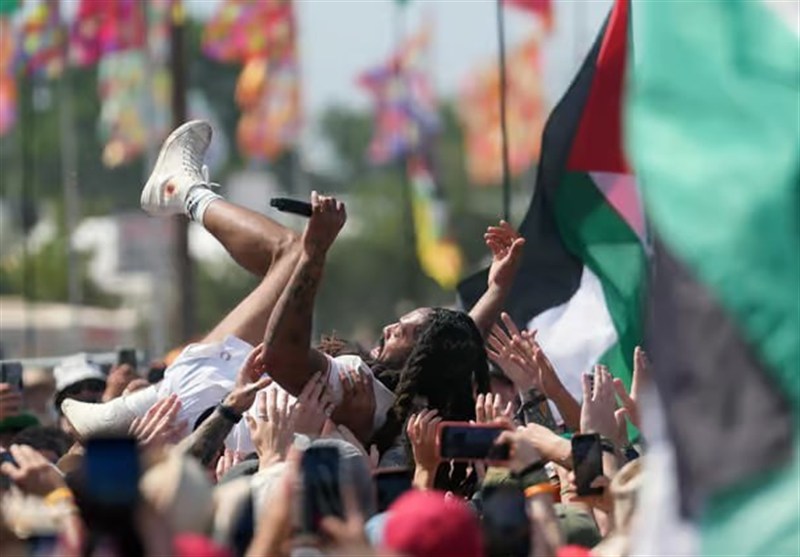 Artists at Glastonbury Denounce Israeli Crimes, Prompt Police Scrutiny