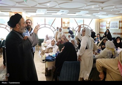 دیدار صمیمی سرپرست حجاج ایرانی با زائران کشورمان