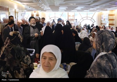 دیدار صمیمی سرپرست حجاج ایرانی با زائران کشورمان