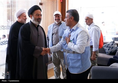 دیدار صمیمی سرپرست حجاج ایرانی با زائران کشورمان