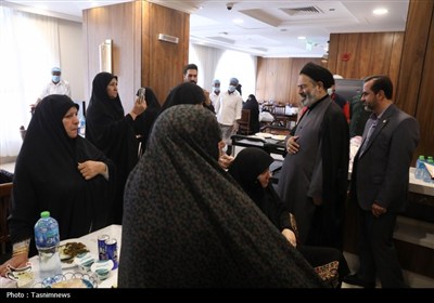 دیدار صمیمی سرپرست حجاج ایرانی با زائران کشورمان
