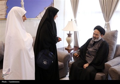 دیدار صمیمی سرپرست حجاج ایرانی با زائران کشورمان