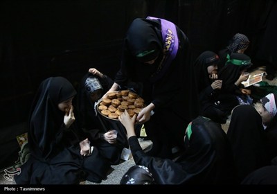 عزاداری دختران هیئت زیر گنبد طلا برای حضرت رقیه(س)