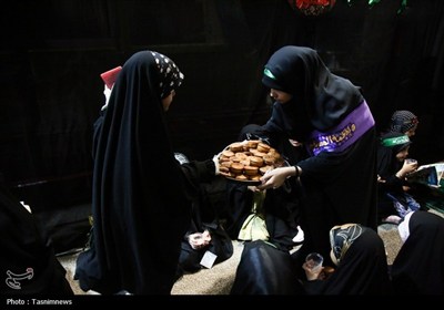 عزاداری دختران هیئت زیر گنبد طلا برای حضرت رقیه(س)