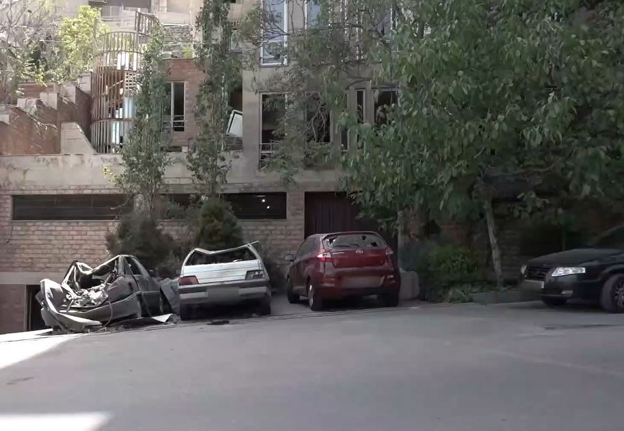 منازل و خودروهای آسیبدیده مردم در حمله رژیم صهیونیستی به زندان اوین 4
