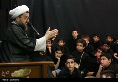 عزاداری نوجوانان فاطمی در ماه محرم