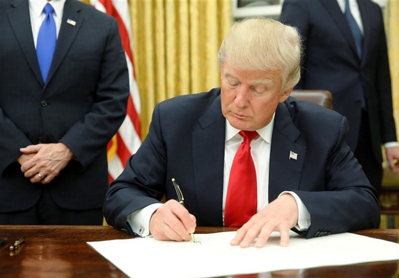 США официально сняли санкции с Сирии