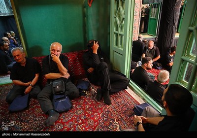 عزاداری اباعبدالله الحسین(ع) در حسینیه سادات اخوی