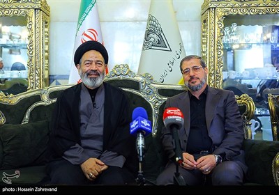 حجت الاسلام و المسلمین سید عبدالفتاح نواب نماینده ولی فقیه و سرپرست حجاج ایرانی و علیرضا بیات رئیس سازمان حج و زیارت