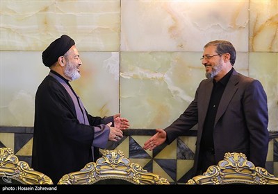 حجت الاسلام و المسلمین سید عبدالفتاح نواب نماینده ولی فقیه و سرپرست حجاج ایرانی و علیرضا بیات رئیس سازمان حج و زیارت