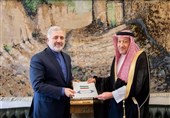 تسلیم رسالة عراقجی إلى وزیری خارجیة السعودیة وموریتانیا