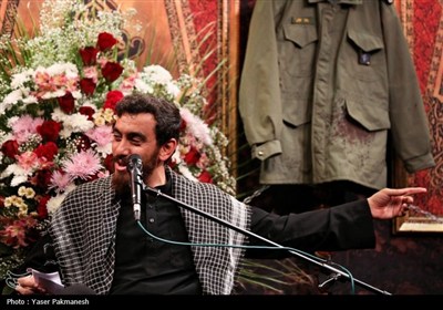 لباس‌های خونی شهدای حمله اسرائیل به زنجان در هیئت ثارالله
