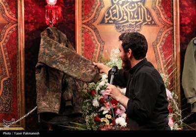 لباس‌های خونی شهدای حمله اسرائیل به زنجان در هیئت ثارالله
