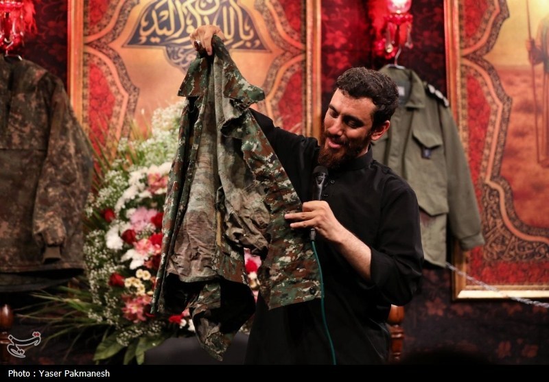 نمایش لباس‌های خونی شهدای حمله اسرائیل ‌در هیئت ثارالله +تصاویر - بلادنیوز