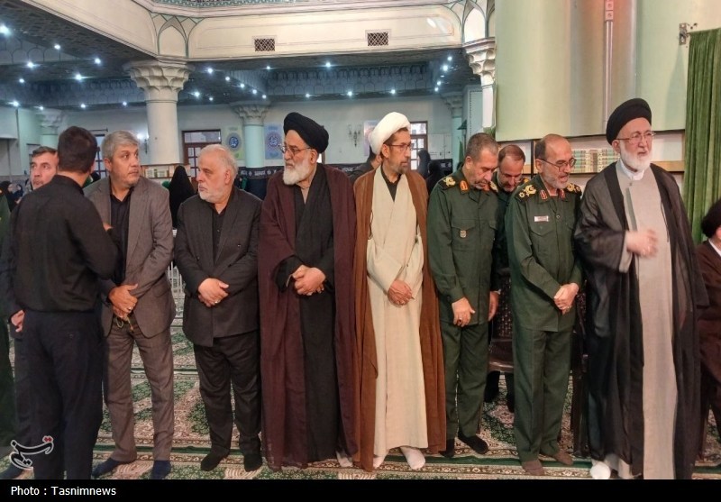 تجدید بیعت مردم با ولایت در گرامیداشت شهدای اقتدار