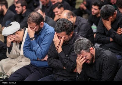 عزاداری شب هشتم محرم در حسینیه امام خمینی(ره)
