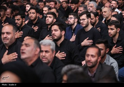 عزاداری شب هشتم محرم در حسینیه امام خمینی(ره)